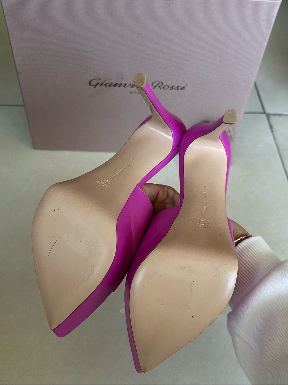 Gianvito Rossi Heels - Picture 10 of 11